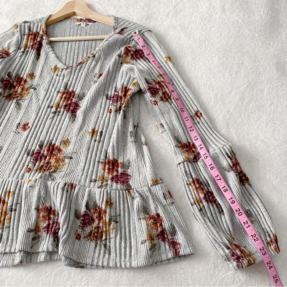 Maurice’s Grey Ribbed Floral Print Peplum Top - Picture 7 of 12